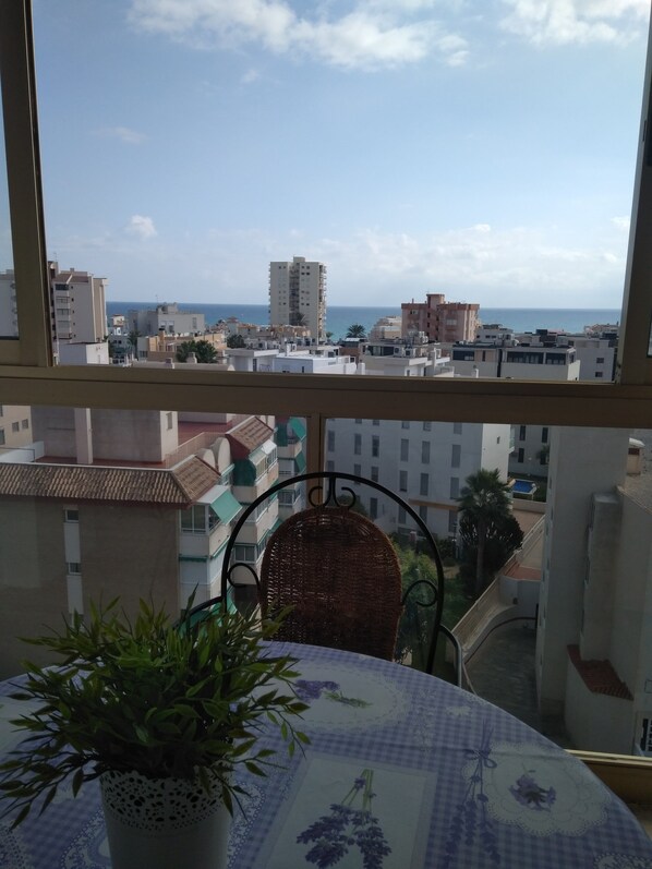 A view from a window overlooking a cityscape with buildings and a clear sky. - Apartment with terrace & sea views, WIFI and pets on request. Golf at 2KM (Campello)