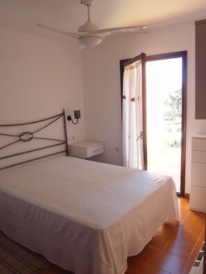 4 bedrooms, iron/ironing board, free WiFi, bed sheets - Family house in the heart of the Costa Brava (Begur)