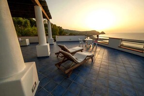 Terrace/patio - Two-room apartment overlooking the sea and the Aeolian Islands just 3 'from the beach of San Gregorio (Capo d'Orlando)