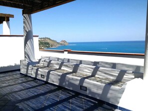 Property grounds - Two-room apartment overlooking the sea and the Aeolian Islands just 3 'from the beach of San Gregorio (Capo d'Orlando)