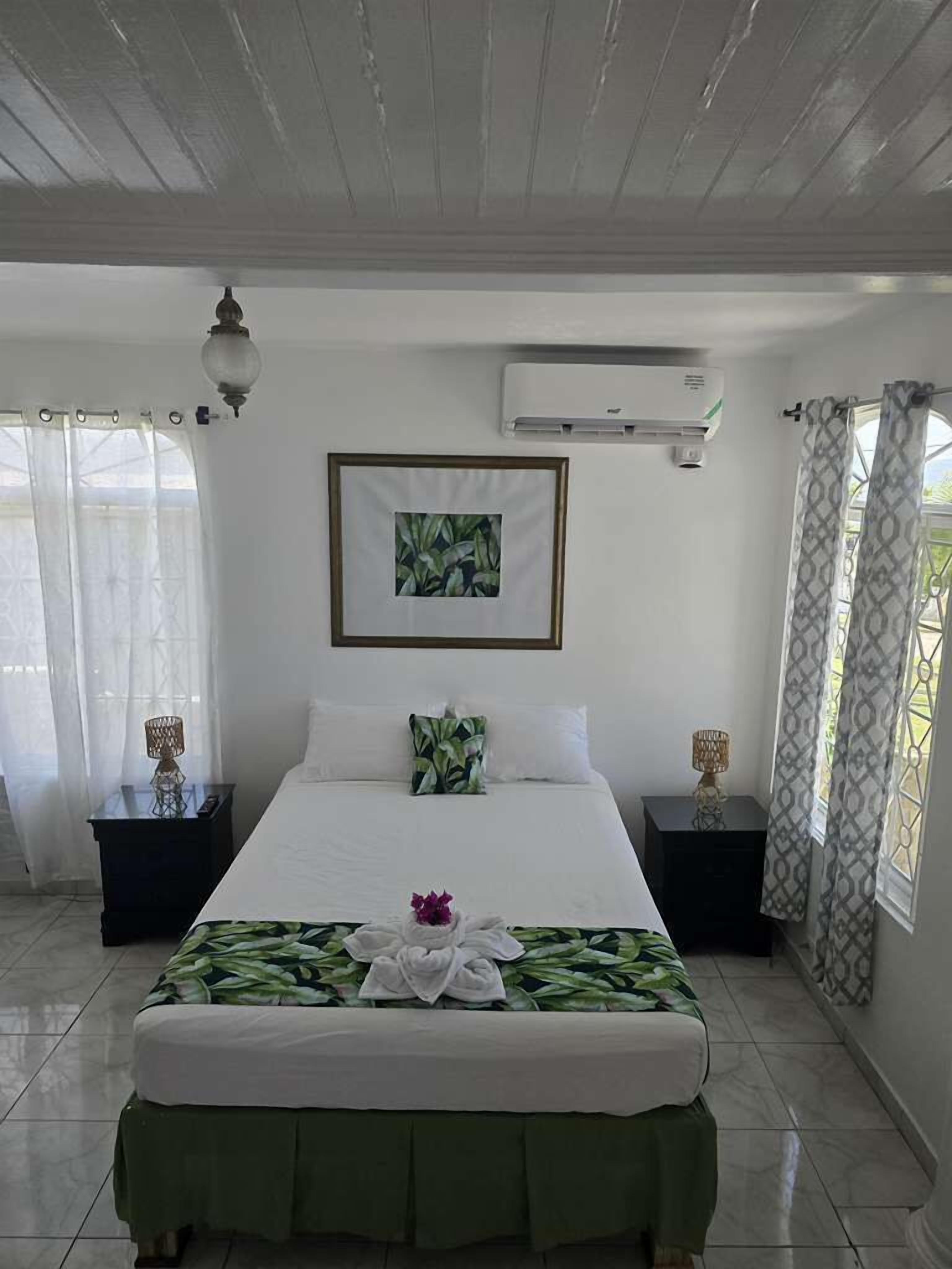 4 bedrooms, iron/ironing board, free WiFi, bed sheets