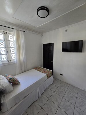 4 chambres, fer et planche à repasser, Wi-Fi gratuit, draps fournis