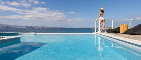 حمّام سباحة خارجي