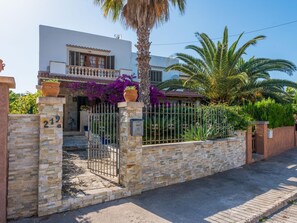 Exterior - Beautiful Suite with Pool, Netflix, AC, and WiFi in Porto Colom (Portocolom)