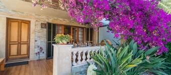 Beautiful Suite with Pool, Netflix, AC, and WiFi in Porto Colom
