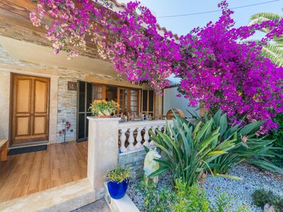 Beautiful Suite with Pool, Netflix, AC, and WiFi in Porto Colom