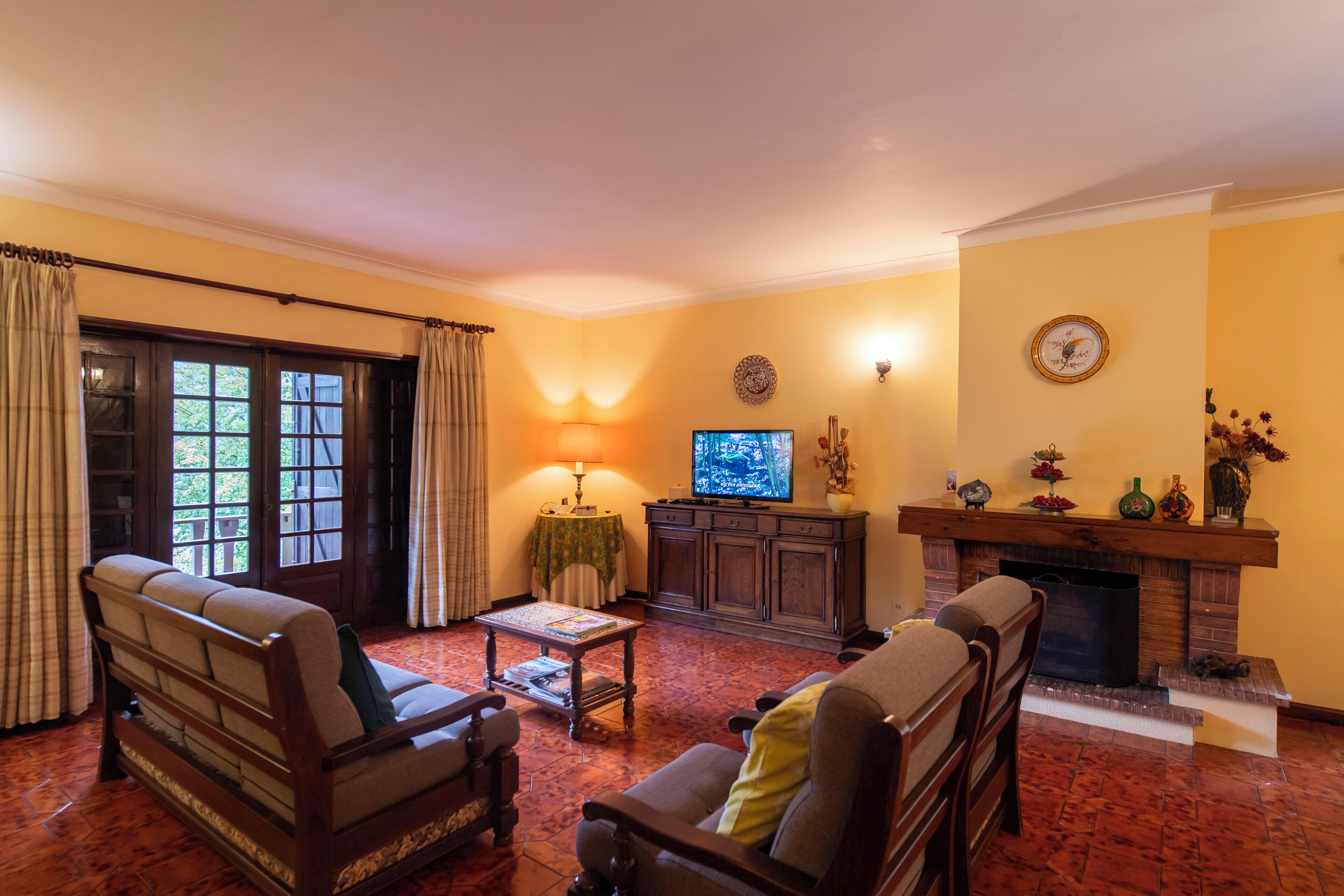 Smart TV, fireplace, DVD player, foosball