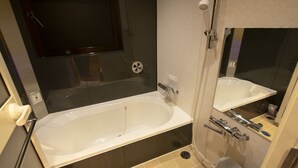 A modern bathroom with a large bathtub, a toilet, and a sink. - HOTEL G-Style - Adults Only (Tokyo)
