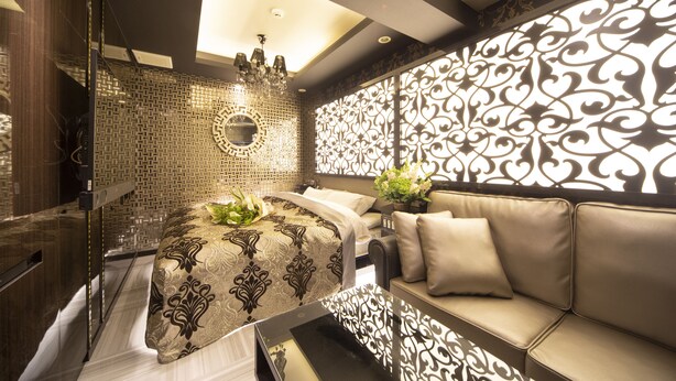 A modern bathroom with a freestanding bathtub, a vanity with a mirror, and a decorative wall panel. - HOTEL G-Style - Adults Only (Tokyo)