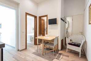 2 habitaciones, tabla de planchar con plancha y wifi gratis 