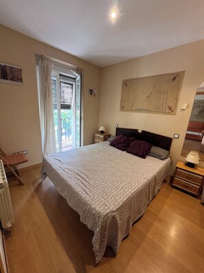 2 makuuhuonetta, silitysrauta/-lauta, ilmainen Wi-Fi