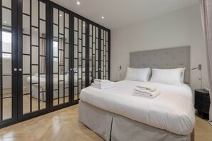 1 bedroom, iron/ironing board, Internet, bed sheets - Chic 1BD Flat in the Heart of South Kensington (London)