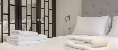 1 soverom, strykejern/-brett, internettilgang og sengetøy