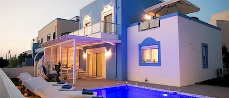 Piscina all'aperto, una piscina riscaldata