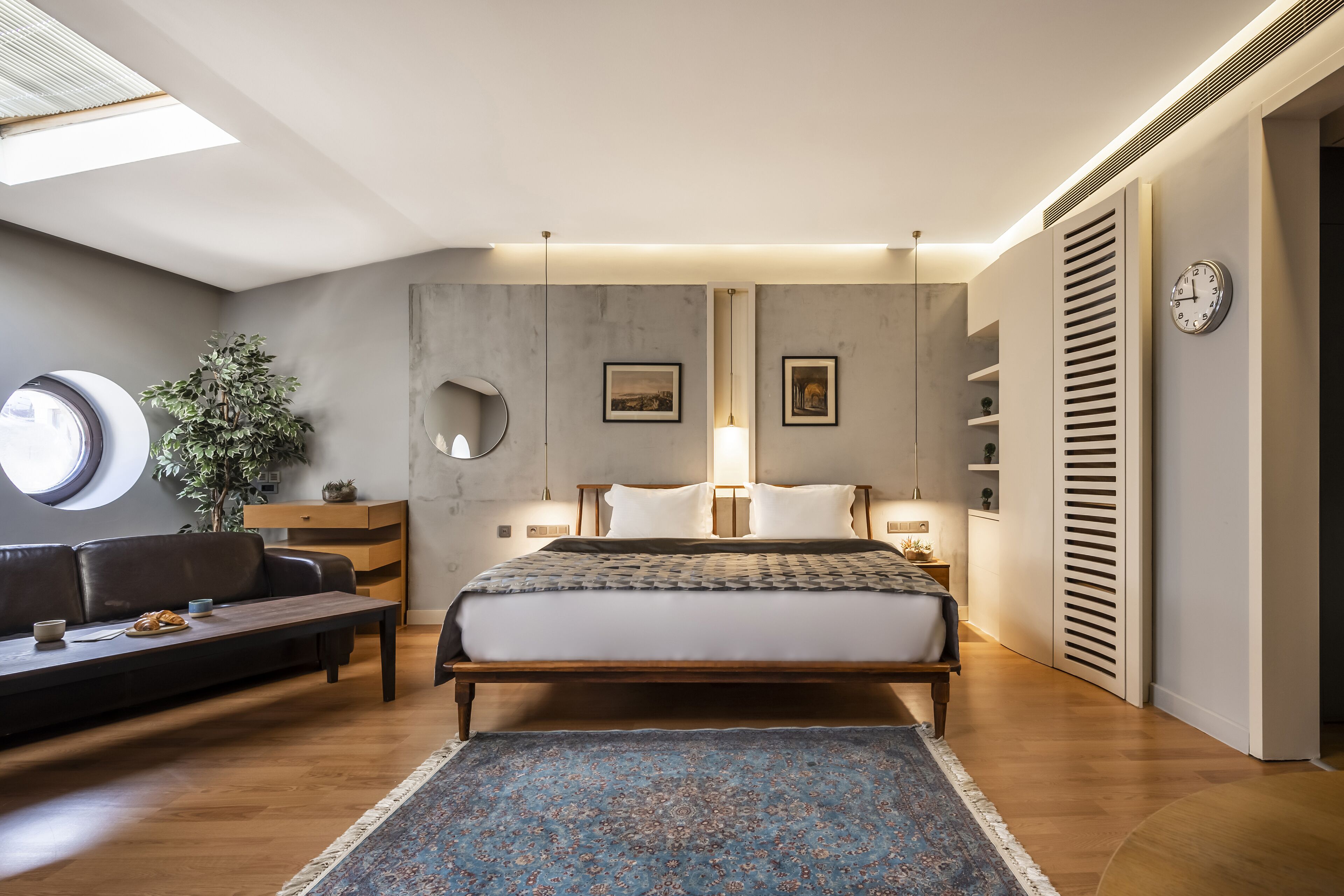 executive suite | premium bedding, minibar, in-room safe, individually decorated