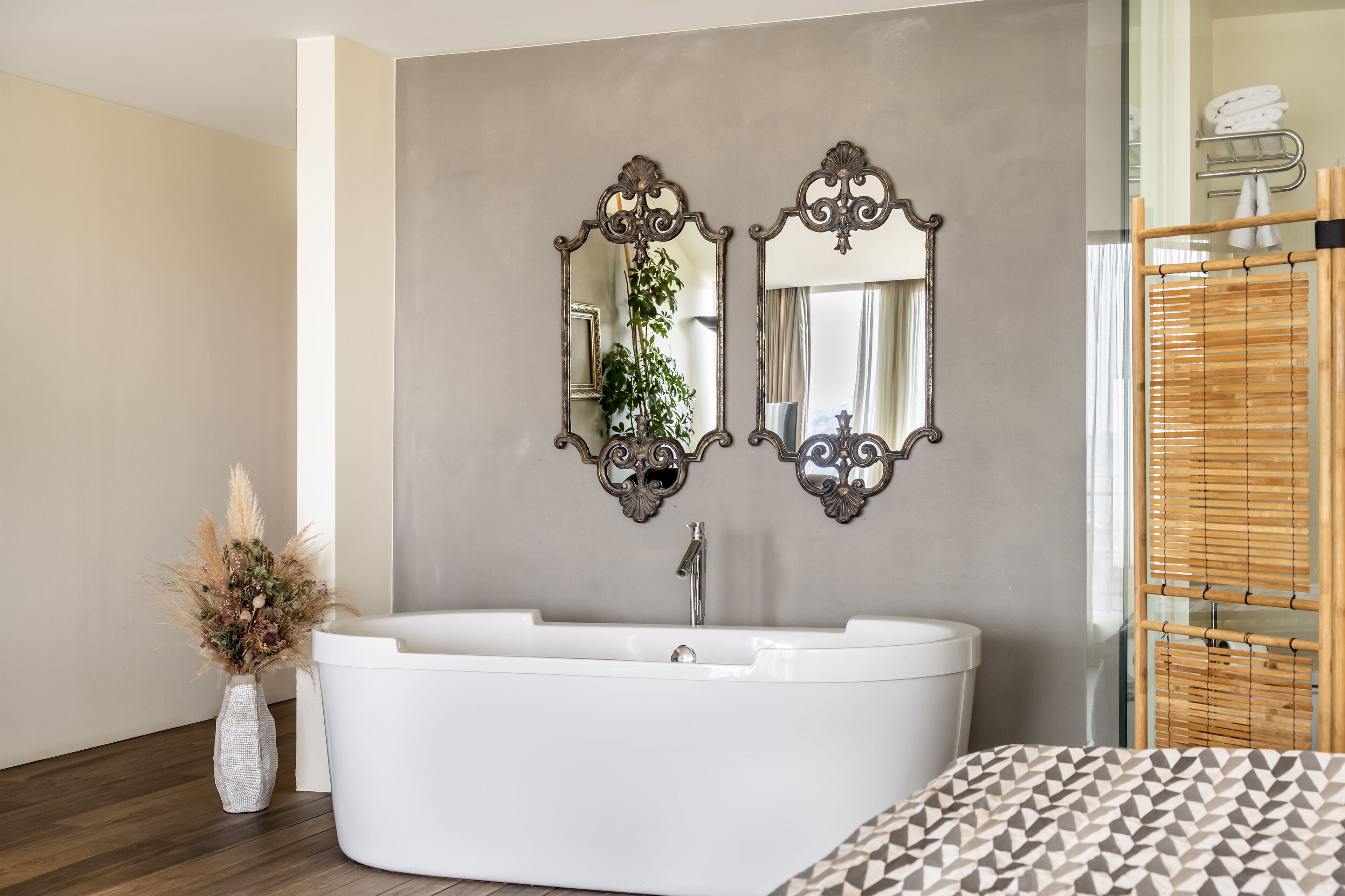 Photo - Ansen Suites