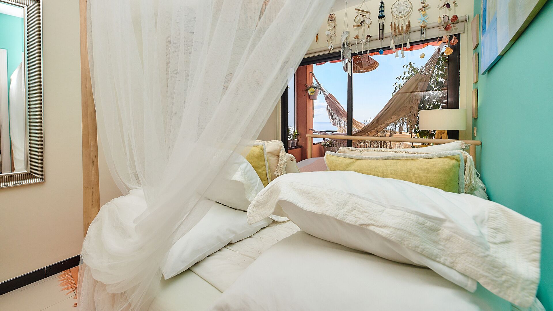 2 slaapkamers, een bureau, een strijkplank/strijkijzer, gratis wifi