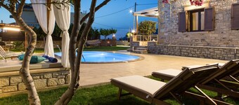 30 metros de la playa ★ villa de piedra ★ vista al mar