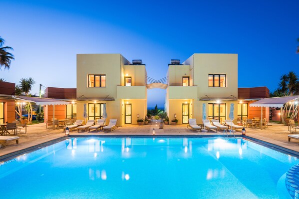 Outdoor pool - 4 Villas Complex ,200m From The Beach, Sleeps 24, Pool,View,Daphnis Villas (Chania)