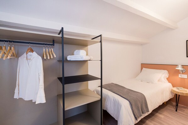 3 bedrooms, soundproofing, iron/ironing board