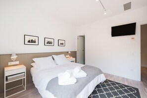 3 chambres, système d’insonorisation, fer et planche à repasser