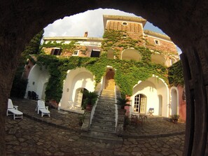 Exterior - Historic house in the green, but a few steps from the sea. (Santa Maria)