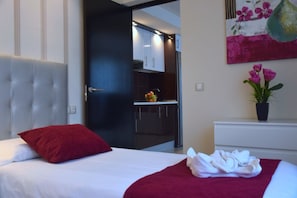 3 bedrooms, in-room safe, iron/ironing board, travel cot