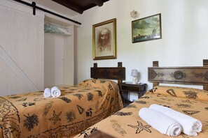 3 Schlafzimmer, Bügeleisen/Bügelbrett, Bettwäsche