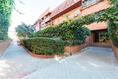 MAGNIFICENT HOUSE WITH GARDEN IN MADRID 10 PAX - WIFICasa with garden VT353