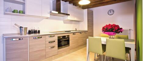 Kühlschrank, Ofen, Herdplatte, Geschirrspüler