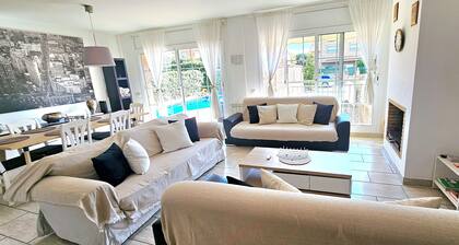 FAMILY HOUSE WITH POOL VERY CLOSE TO THE BEACH