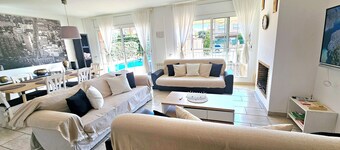 FAMILY HOUSE WITH POOL VERY CLOSE TO THE BEACH