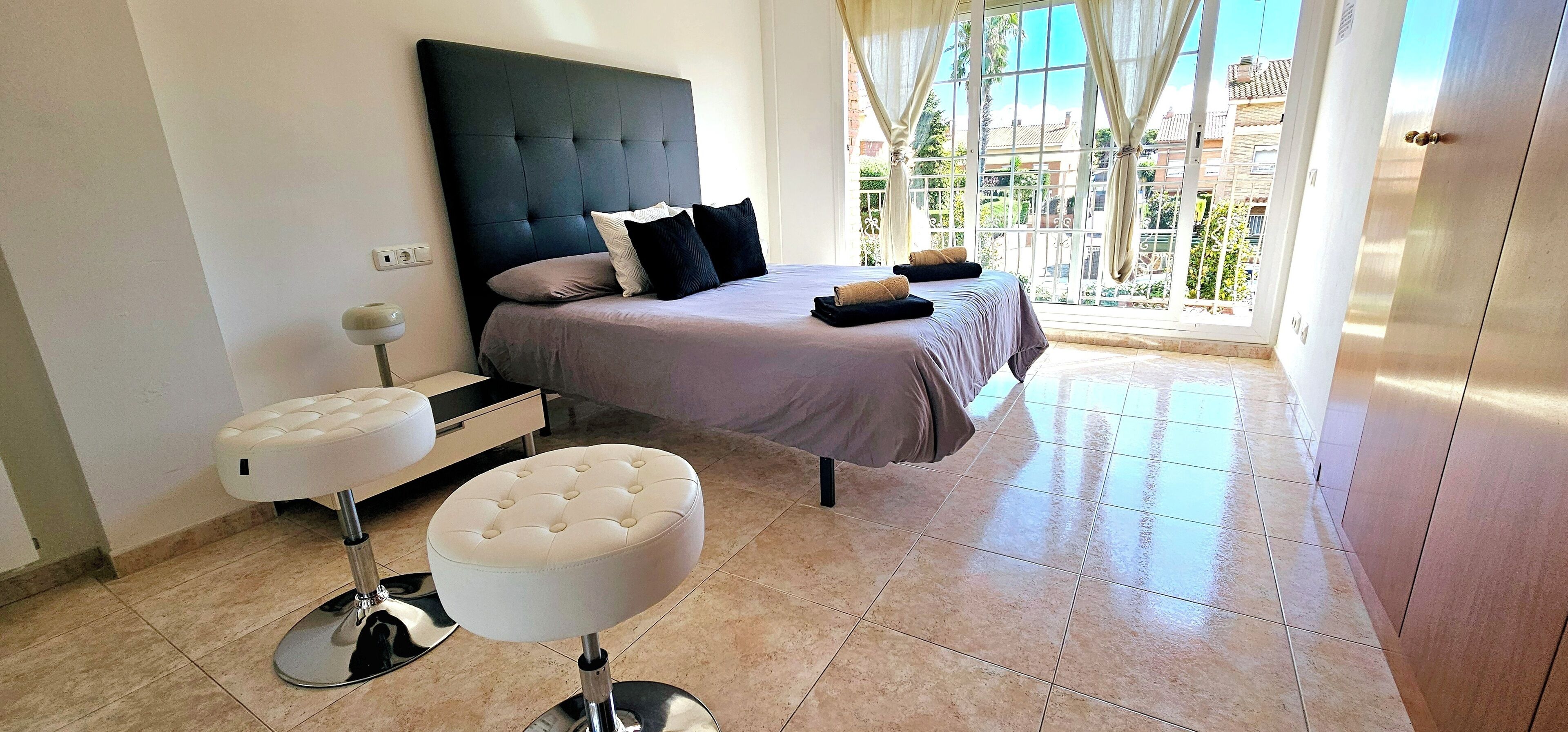 6 chambres, fer et planche à repasser, Wi-Fi gratuit, draps fournis