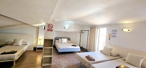 6 bedrooms, iron/ironing board, free WiFi, bed sheets - FAMILY HOUSE WITH POOL VERY CLOSE TO THE BEACH (Sant Vicenç del Montalt)