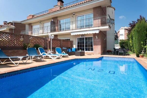 Pool - FAMILY HOUSE WITH POOL VERY CLOSE TO THE BEACH (Sant Vicenç del Montalt)