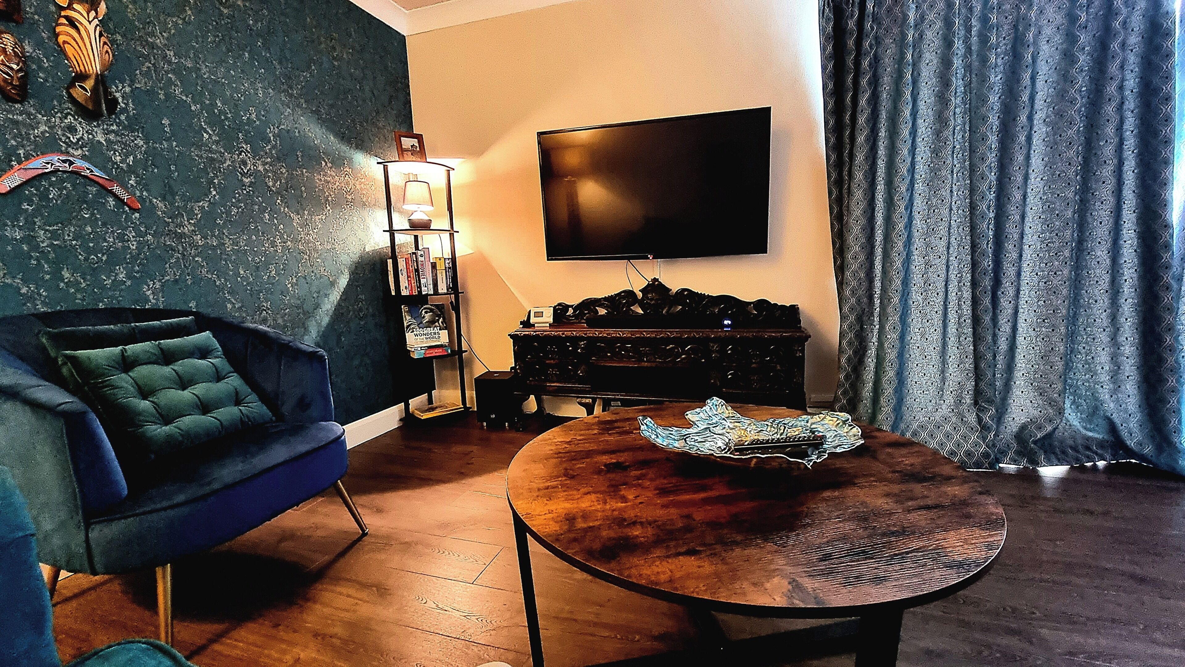 TV, fireplace