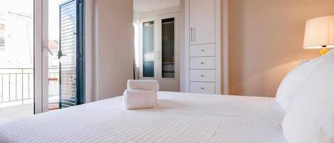 1 slaapkamer, een strijkplank/strijkijzer, wifi, beddengoed