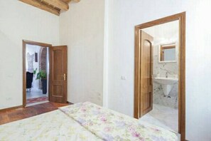 2 Schlafzimmer, Bügeleisen/Bügelbrett, Internetzugang, Bettwäsche