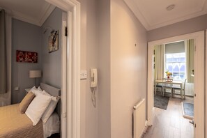 1 غرفة نوم ومكواة/لوح كي وسرير سفر وواي فاي