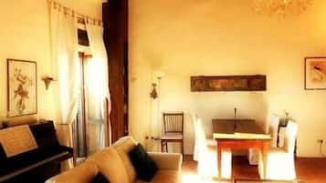 Fernseher, DVD-Player, BĂŒcher, Videothek