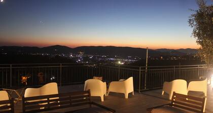 Studio in the countryside with pool, exceptional view, great for relaxation and trips