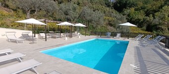 Studio på landet med pool, enestående udsigt, fantastisk til afslapning og ture