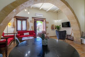 Interior - Private Pool★Stone Villa★ BBQ & Wifi★ Jacuzzi (Astratigos)