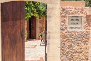 Exterior detail - Private Pool★Stone Villa★ BBQ & Wifi★ Jacuzzi (Astratigos)