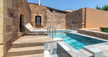 Yhteinen uima-allas ★ Stone Villa ★ BBQ & Wifi ★ poreallas