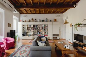 TV - Luxury Trevi Apartment (Roma)