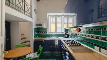 Mikrowelle, Ofen, Herdplatte, Geschirrspüler