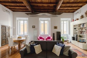 TV - Luxury Trevi Apartment (Roma)