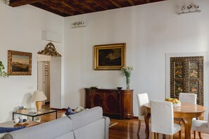 Interior - Luxury Trevi Apartment (Roma)