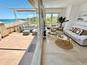 TV, DVD player, stereo - Sunrise 01 by homeprive (Denia)